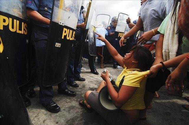 面对强制拆迁要如何维权？