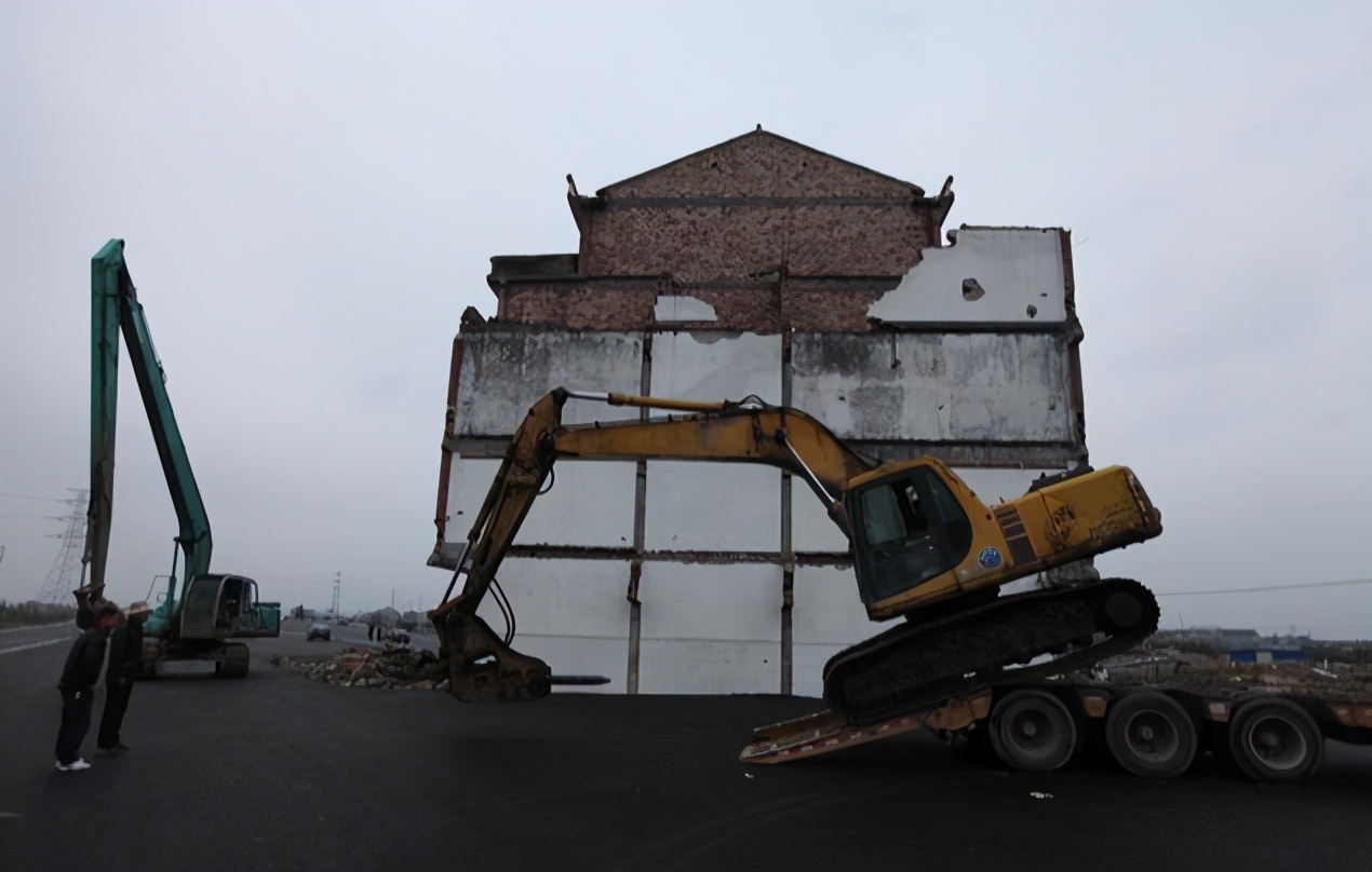 拆迁“暂停”？国家一锤定音，新规下，明年起2类房子迎来升值