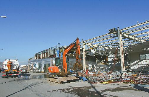 当初政府同意建的养殖场,却以违建为由不补偿合法吗？