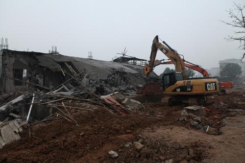 违法强拆的赔偿包括被拆迁房屋的拆迁安置补偿利益吗？