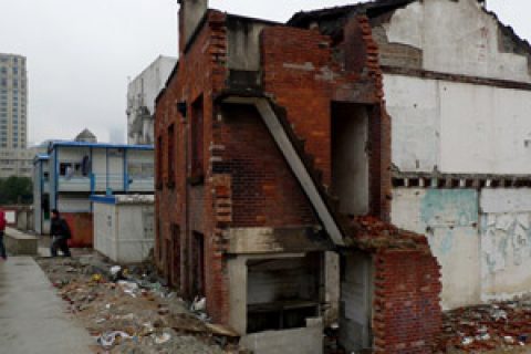 妥协还是反抗：当房屋被破坏至无法居住，被征收人该怎么办？