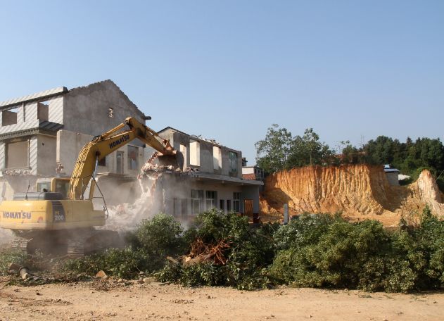 房屋被拆后，是要拆迁补偿款还是要新家