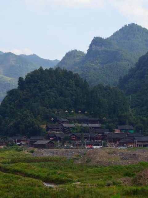 三十年前土地被“协议”划走，失地村民的养老保障为何落空？